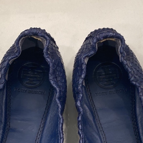 Tory Burch deep blue snakeskin embossed leather ballerina flats - 5M - Picture 3 of 16